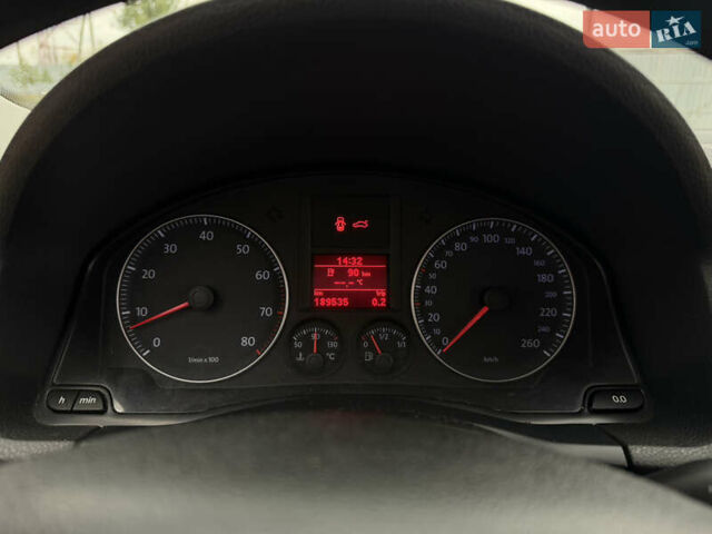 Черный Фольксваген Гольф, объемом двигателя 1.6 л и пробегом 189 тыс. км за 6650 $, фото 44 на Automoto.ua