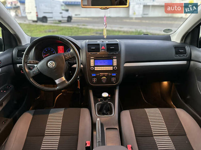 Чорний Фольксваген Гольф, об'ємом двигуна 1.4 л та пробігом 135 тис. км за 6950 $, фото 32 на Automoto.ua