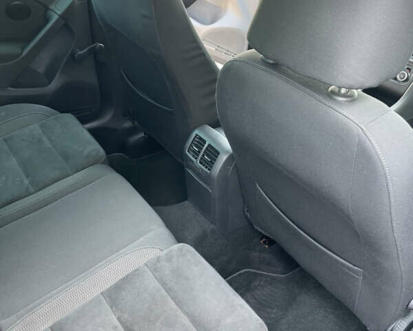 Чорний Фольксваген Гольф, об'ємом двигуна 1.39 л та пробігом 208 тис. км за 7900 $, фото 60 на Automoto.ua