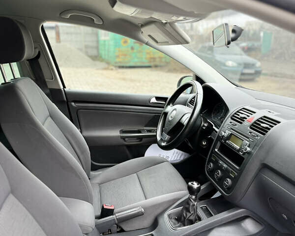 Черный Фольксваген Гольф, объемом двигателя 1.6 л и пробегом 185 тыс. км за 6999 $, фото 6 на Automoto.ua