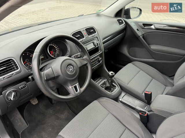 Черный Фольксваген Гольф, объемом двигателя 1.6 л и пробегом 198 тыс. км за 7950 $, фото 4 на Automoto.ua