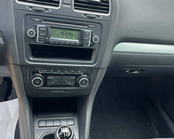 Чорний Фольксваген Гольф, об'ємом двигуна 1.39 л та пробігом 208 тис. км за 7900 $, фото 53 на Automoto.ua