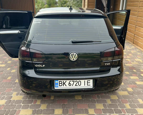 Черный Фольксваген Гольф, объемом двигателя 1.6 л и пробегом 281 тыс. км за 8000 $, фото 4 на Automoto.ua