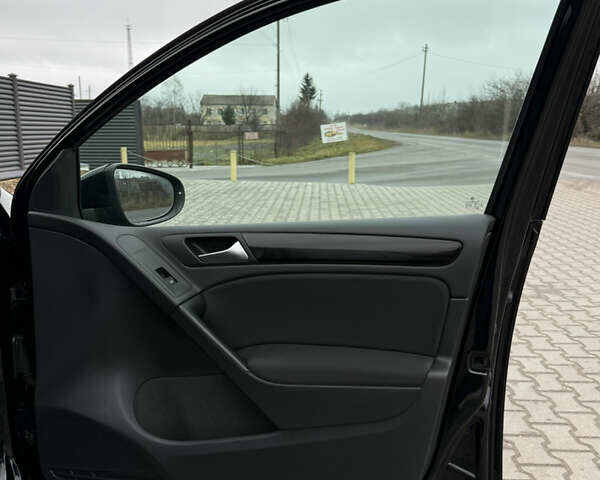 Черный Фольксваген Гольф, объемом двигателя 1.6 л и пробегом 198 тыс. км за 7899 $, фото 73 на Automoto.ua