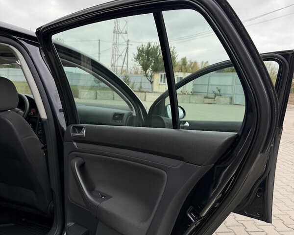 Черный Фольксваген Гольф, объемом двигателя 1.6 л и пробегом 189 тыс. км за 6650 $, фото 35 на Automoto.ua