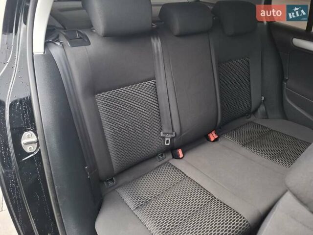 Чорний Фольксваген Гольф, об'ємом двигуна 1.39 л та пробігом 209 тис. км за 7400 $, фото 25 на Automoto.ua