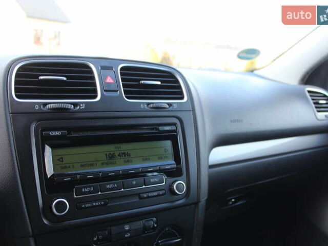 Черный Фольксваген Гольф, объемом двигателя 1.6 л и пробегом 210 тыс. км за 7350 $, фото 42 на Automoto.ua