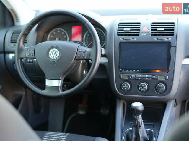 Черный Фольксваген Гольф, объемом двигателя 1.4 л и пробегом 258 тыс. км за 5999 $, фото 9 на Automoto.ua