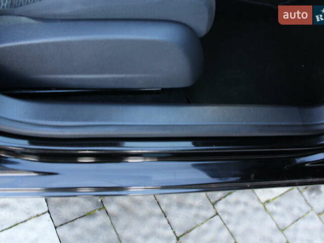 Черный Фольксваген Гольф, объемом двигателя 1.6 л и пробегом 210 тыс. км за 7390 $, фото 74 на Automoto.ua