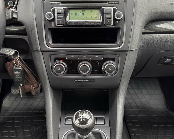 Черный Фольксваген Гольф, объемом двигателя 1.39 л и пробегом 193 тыс. км за 7600 $, фото 5 на Automoto.ua