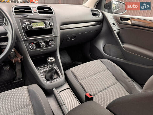 Черный Фольксваген Гольф, объемом двигателя 1.39 л и пробегом 193 тыс. км за 7600 $, фото 10 на Automoto.ua