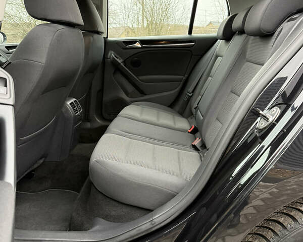 Черный Фольксваген Гольф, объемом двигателя 1.6 л и пробегом 198 тыс. км за 7950 $, фото 78 на Automoto.ua