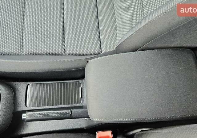 Черный Фольксваген Гольф, объемом двигателя 1.39 л и пробегом 197 тыс. км за 7350 $, фото 82 на Automoto.ua