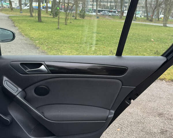 Черный Фольксваген Гольф, объемом двигателя 1.39 л и пробегом 251 тыс. км за 8400 $, фото 28 на Automoto.ua