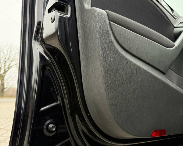 Черный Фольксваген Гольф, объемом двигателя 1.6 л и пробегом 198 тыс. км за 7950 $, фото 84 на Automoto.ua