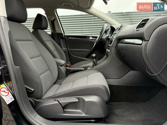 Черный Фольксваген Гольф, объемом двигателя 1.6 л и пробегом 198 тыс. км за 7899 $, фото 58 на Automoto.ua