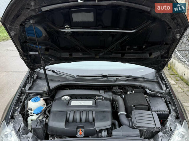 Черный Фольксваген Гольф, объемом двигателя 1.6 л и пробегом 198 тыс. км за 7950 $, фото 117 на Automoto.ua