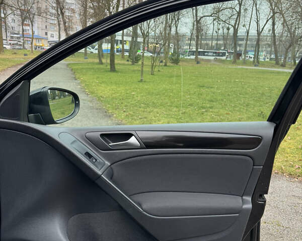 Черный Фольксваген Гольф, объемом двигателя 1.39 л и пробегом 251 тыс. км за 8400 $, фото 25 на Automoto.ua