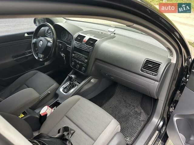 Черный Фольксваген Гольф, объемом двигателя 1.6 л и пробегом 196 тыс. км за 7000 $, фото 29 на Automoto.ua