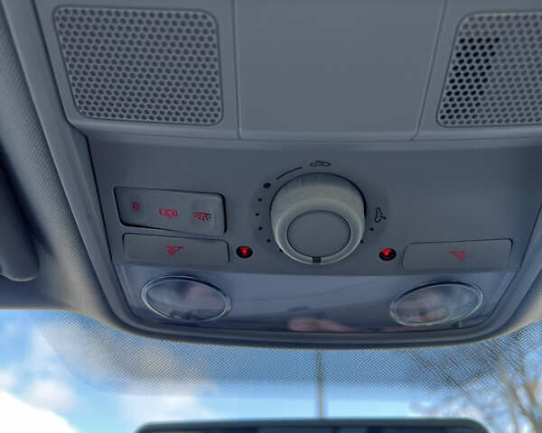 Черный Фольксваген Гольф, объемом двигателя 1.6 л и пробегом 210 тыс. км за 8150 $, фото 32 на Automoto.ua