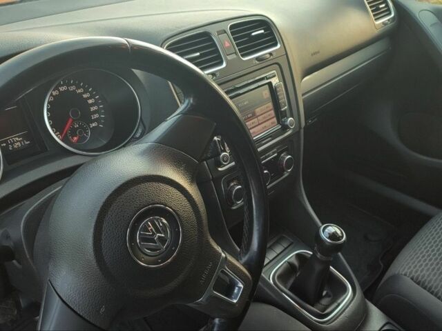 Черный Фольксваген Гольф, объемом двигателя 1.4 л и пробегом 217 тыс. км за 6700 $, фото 12 на Automoto.ua