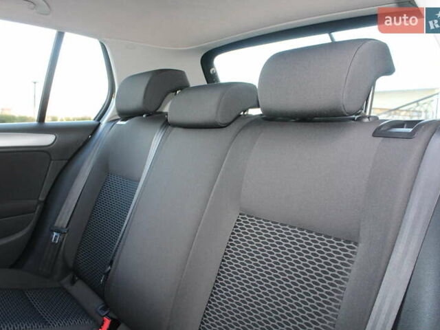 Черный Фольксваген Гольф, объемом двигателя 1.6 л и пробегом 210 тыс. км за 7350 $, фото 54 на Automoto.ua