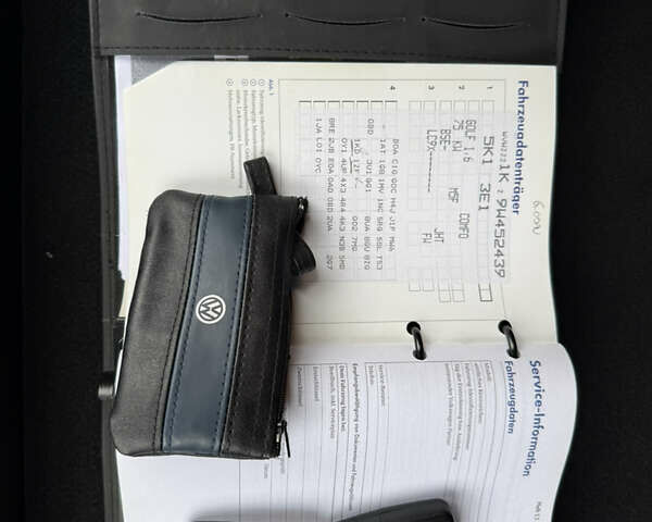 Черный Фольксваген Гольф, объемом двигателя 1.6 л и пробегом 198 тыс. км за 7950 $, фото 131 на Automoto.ua