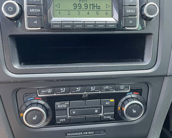 Чорний Фольксваген Гольф, об'ємом двигуна 1.39 л та пробігом 208 тис. км за 7900 $, фото 63 на Automoto.ua