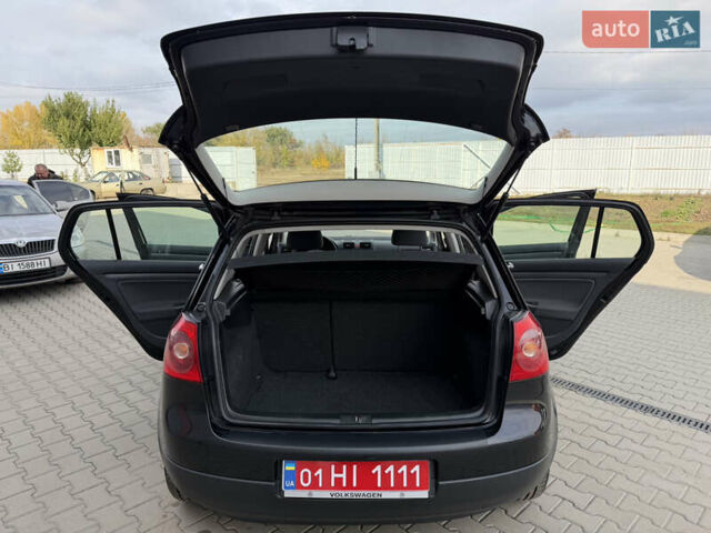 Черный Фольксваген Гольф, объемом двигателя 1.6 л и пробегом 243 тыс. км за 5999 $, фото 31 на Automoto.ua