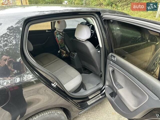 Черный Фольксваген Гольф, объемом двигателя 1.6 л и пробегом 196 тыс. км за 7000 $, фото 26 на Automoto.ua