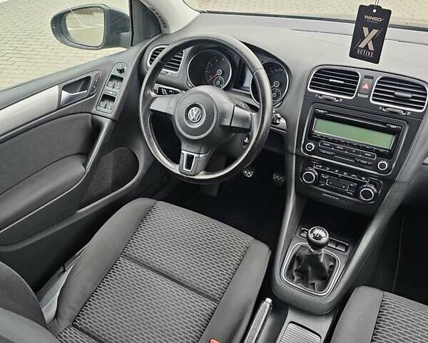 Черный Фольксваген Гольф, объемом двигателя 1.6 л и пробегом 218 тыс. км за 7900 $, фото 28 на Automoto.ua