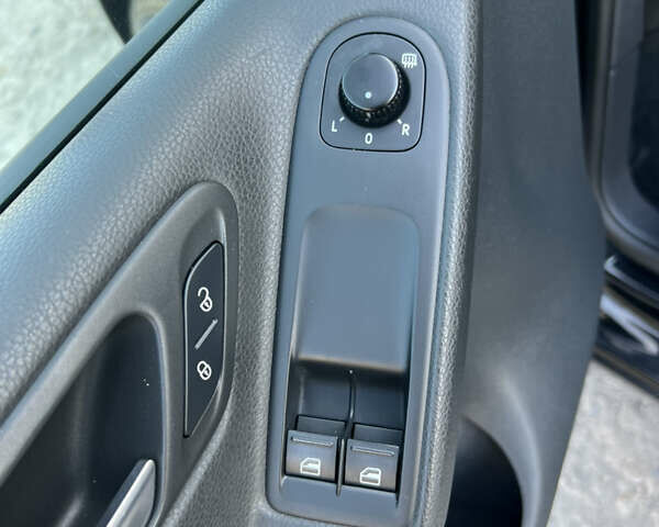 Чорний Фольксваген Гольф, об'ємом двигуна 1.4 л та пробігом 208 тис. км за 7400 $, фото 28 на Automoto.ua