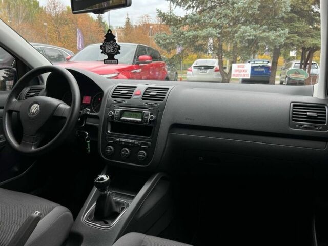 Черный Фольксваген Гольф, объемом двигателя 1.4 л и пробегом 208 тыс. км за 9200 $, фото 15 на Automoto.ua