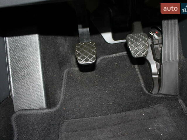 Черный Фольксваген Гольф, объемом двигателя 1.6 л и пробегом 210 тыс. км за 7350 $, фото 40 на Automoto.ua