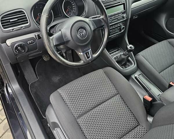 Черный Фольксваген Гольф, объемом двигателя 1.6 л и пробегом 218 тыс. км за 7900 $, фото 19 на Automoto.ua