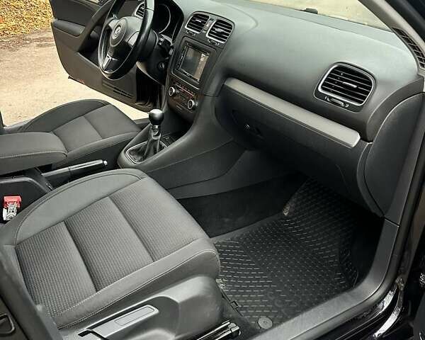 Черный Фольксваген Гольф, объемом двигателя 1.6 л и пробегом 173 тыс. км за 7999 $, фото 21 на Automoto.ua