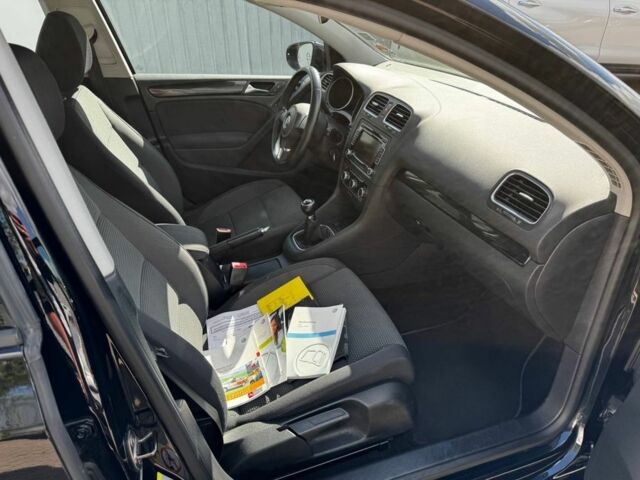 Черный Фольксваген Гольф, объемом двигателя 1.4 л и пробегом 220 тыс. км за 7800 $, фото 12 на Automoto.ua