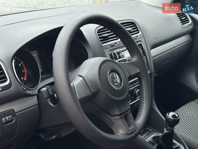 Черный Фольксваген Гольф, объемом двигателя 1.6 л и пробегом 138 тыс. км за 7950 $, фото 20 на Automoto.ua