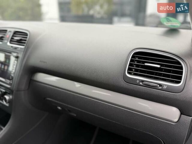 Чорний Фольксваген Гольф, об'ємом двигуна 1.39 л та пробігом 155 тис. км за 7400 $, фото 39 на Automoto.ua