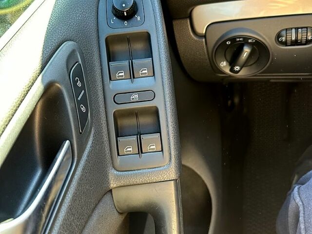 Черный Фольксваген Гольф, объемом двигателя 1.4 л и пробегом 210 тыс. км за 7500 $, фото 3 на Automoto.ua