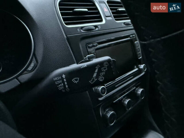 Черный Фольксваген Гольф, объемом двигателя 1.4 л и пробегом 229 тыс. км за 8300 $, фото 15 на Automoto.ua