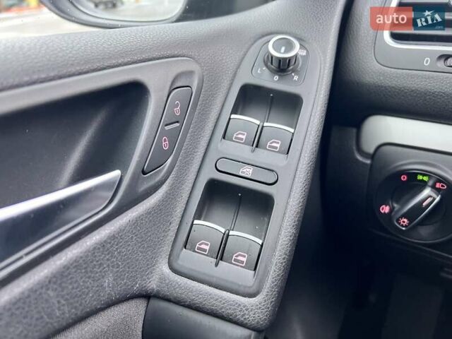 Чорний Фольксваген Гольф, об'ємом двигуна 1.6 л та пробігом 138 тис. км за 7999 $, фото 104 на Automoto.ua