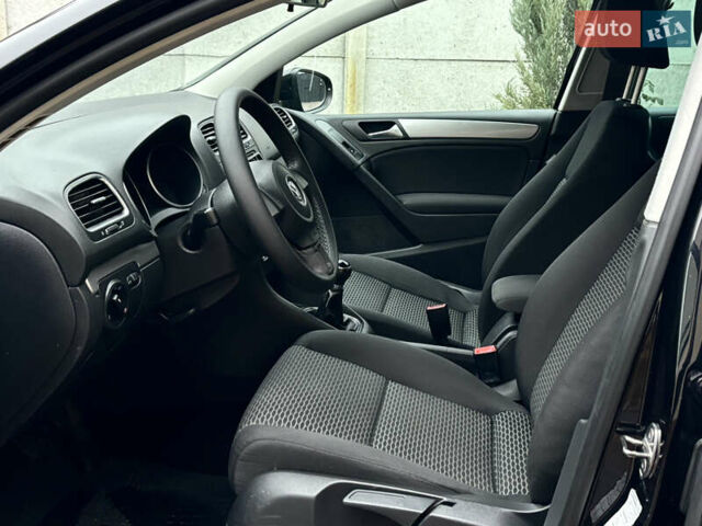 Черный Фольксваген Гольф, объемом двигателя 1.6 л и пробегом 138 тыс. км за 7950 $, фото 21 на Automoto.ua