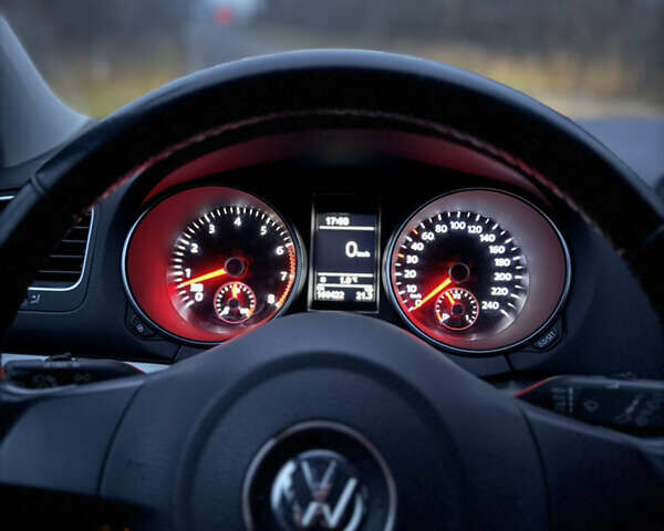 Черный Фольксваген Гольф, объемом двигателя 1.2 л и пробегом 161 тыс. км за 6700 $, фото 16 на Automoto.ua