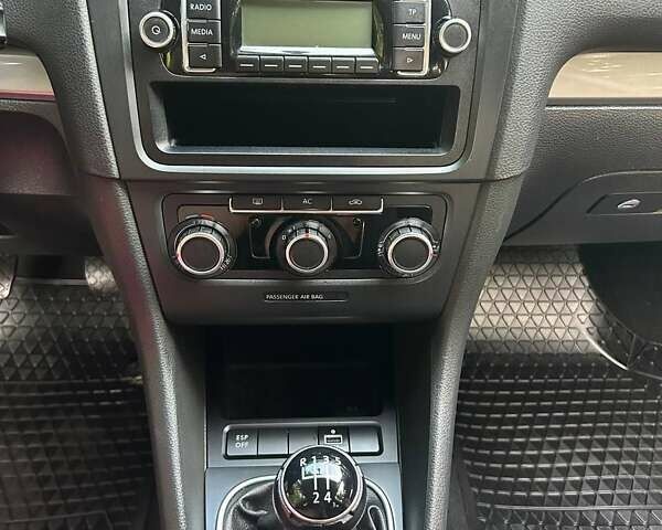 Черный Фольксваген Гольф, объемом двигателя 1.4 л и пробегом 169 тыс. км за 7700 $, фото 26 на Automoto.ua