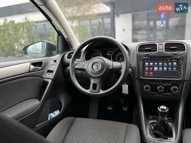 Чорний Фольксваген Гольф, об'ємом двигуна 1.39 л та пробігом 155 тис. км за 7400 $, фото 34 на Automoto.ua