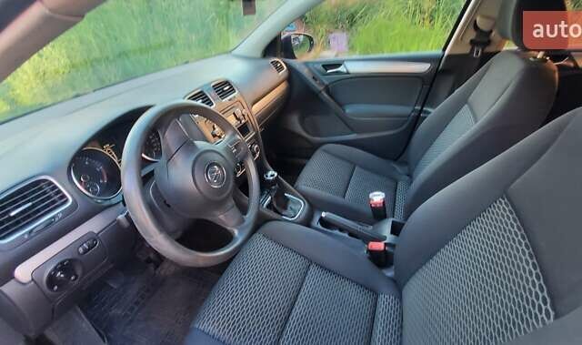 Черный Фольксваген Гольф, объемом двигателя 1.6 л и пробегом 243 тыс. км за 7970 $, фото 9 на Automoto.ua