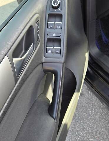 Черный Фольксваген Гольф, объемом двигателя 1.6 л и пробегом 209 тыс. км за 7700 $, фото 11 на Automoto.ua