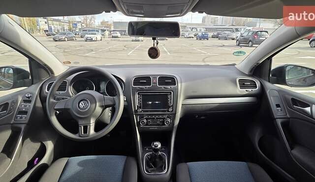 Черный Фольксваген Гольф, объемом двигателя 1.6 л и пробегом 209 тыс. км за 7700 $, фото 9 на Automoto.ua