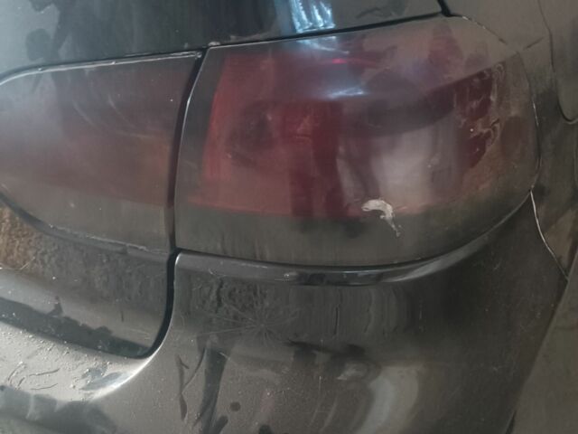 Черный Фольксваген Гольф, объемом двигателя 1.2 л и пробегом 210 тыс. км за 4500 $, фото 3 на Automoto.ua